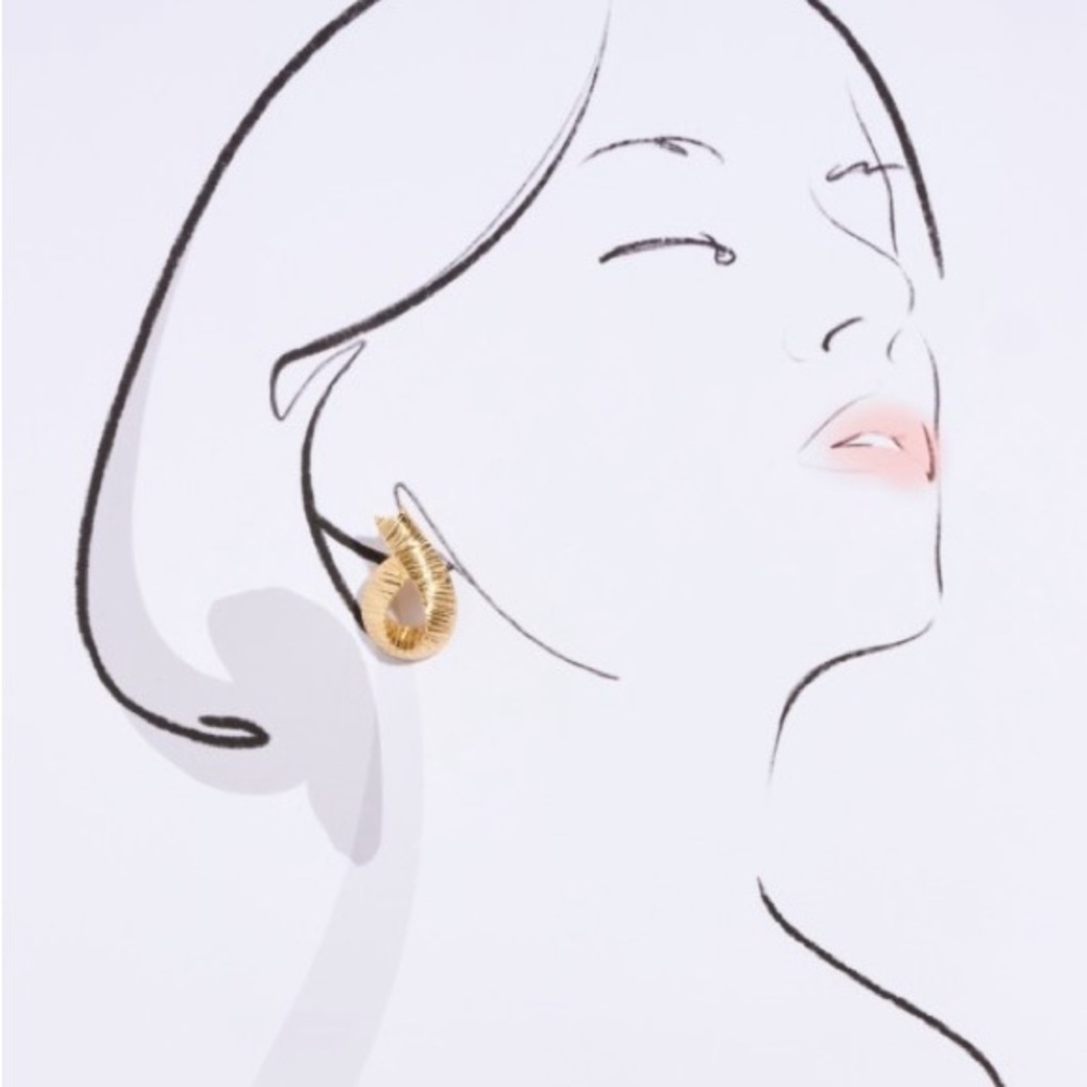 Gold Sculpted Ribbon Earrings (1113) - Picture 4 of 4